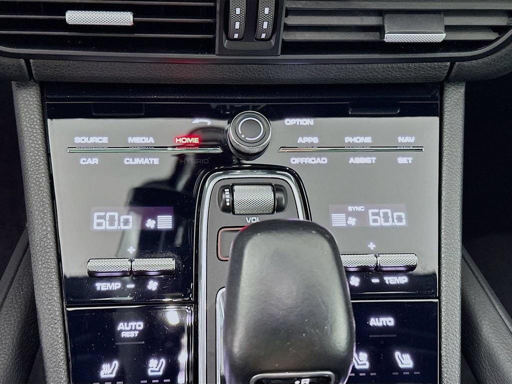 Certified 2020 Porsche Cayenne AWD/4WD image 18