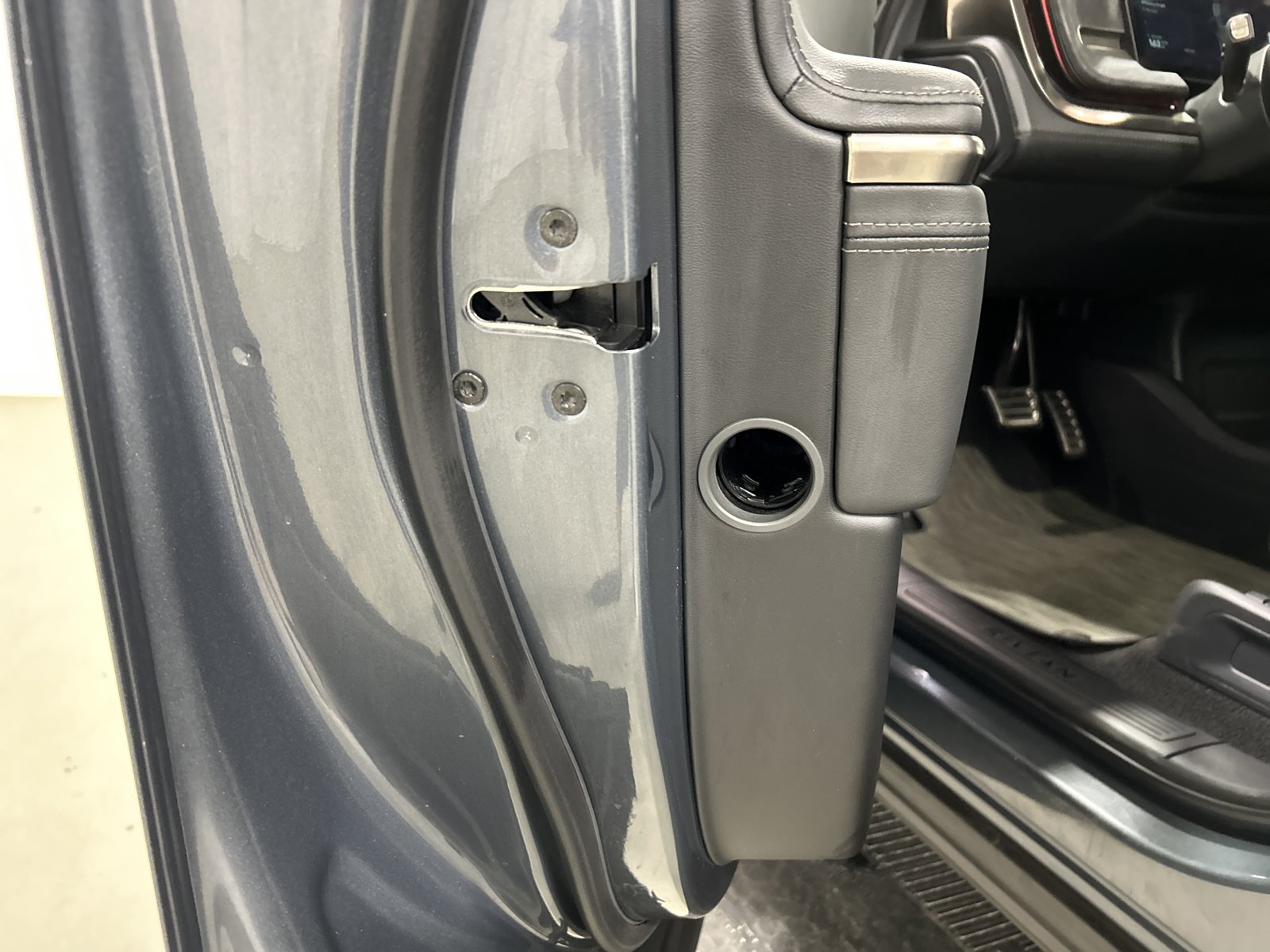 Used 2022 Rivian R1S Launch Edition AWD/4WD image 31