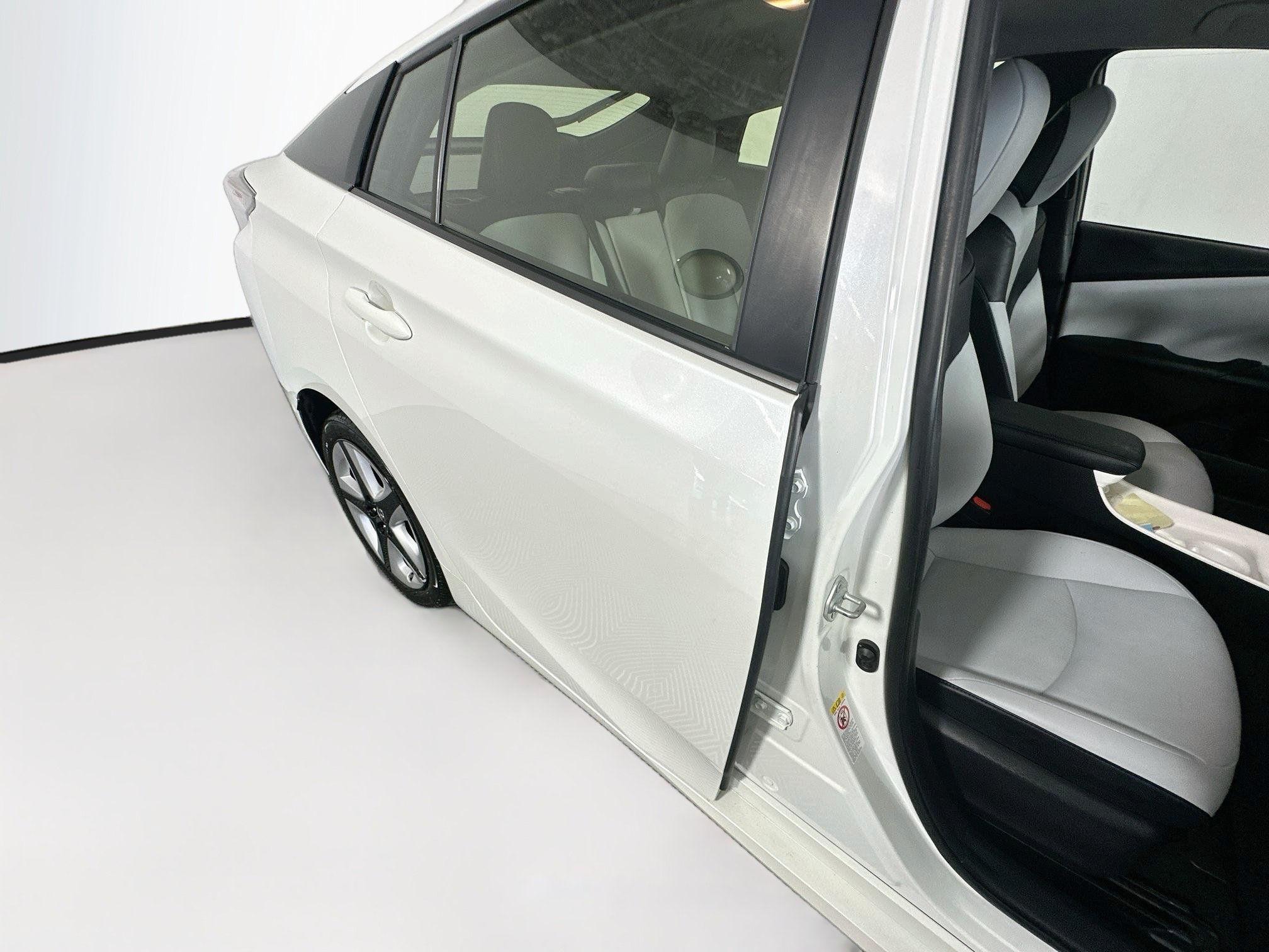 Used 2017 Toyota Prius Four Touring w/ Premium Convenience Package FWD image 28