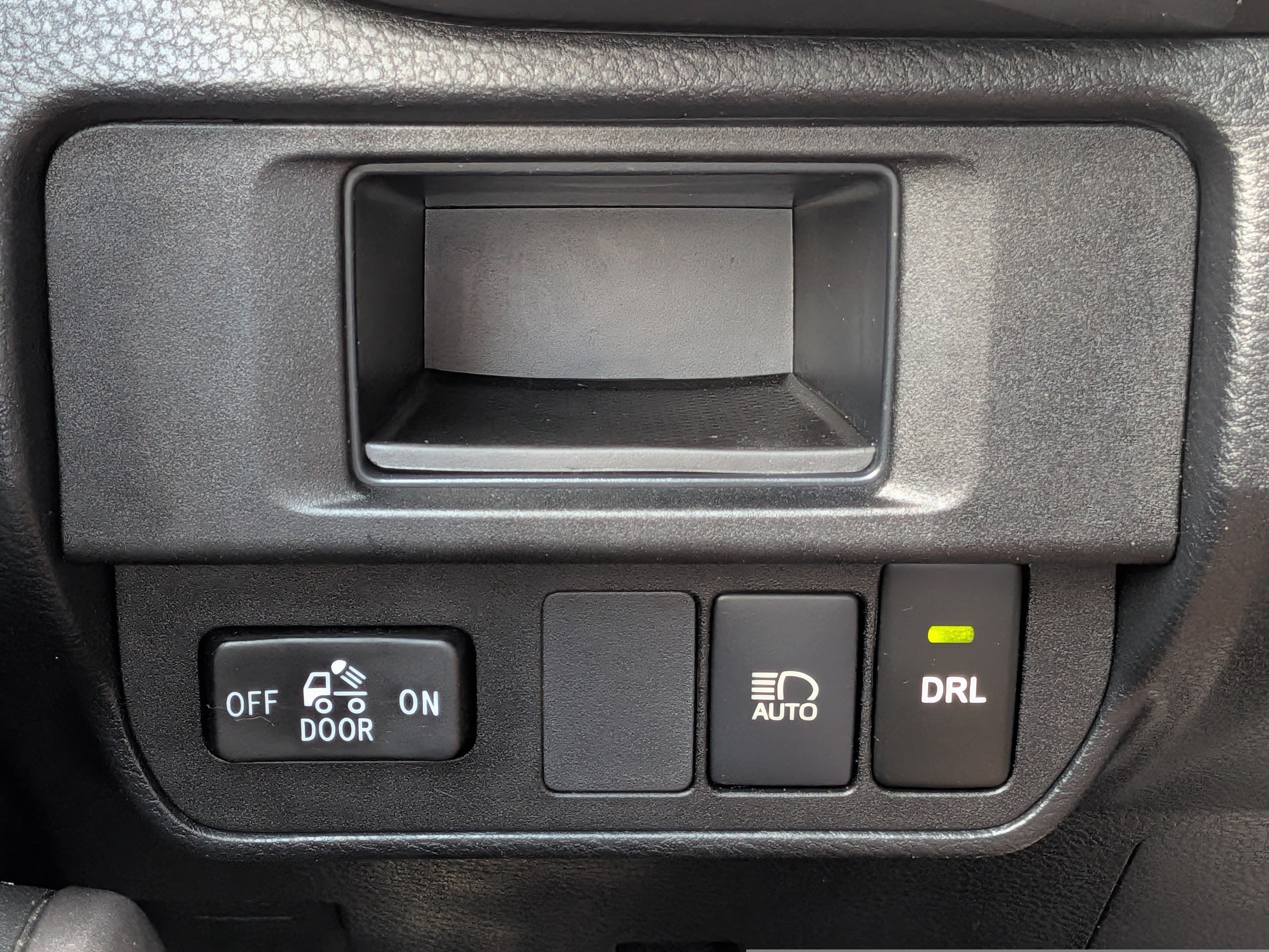 Used 2018 Toyota Tacoma SR5 RWD image 23