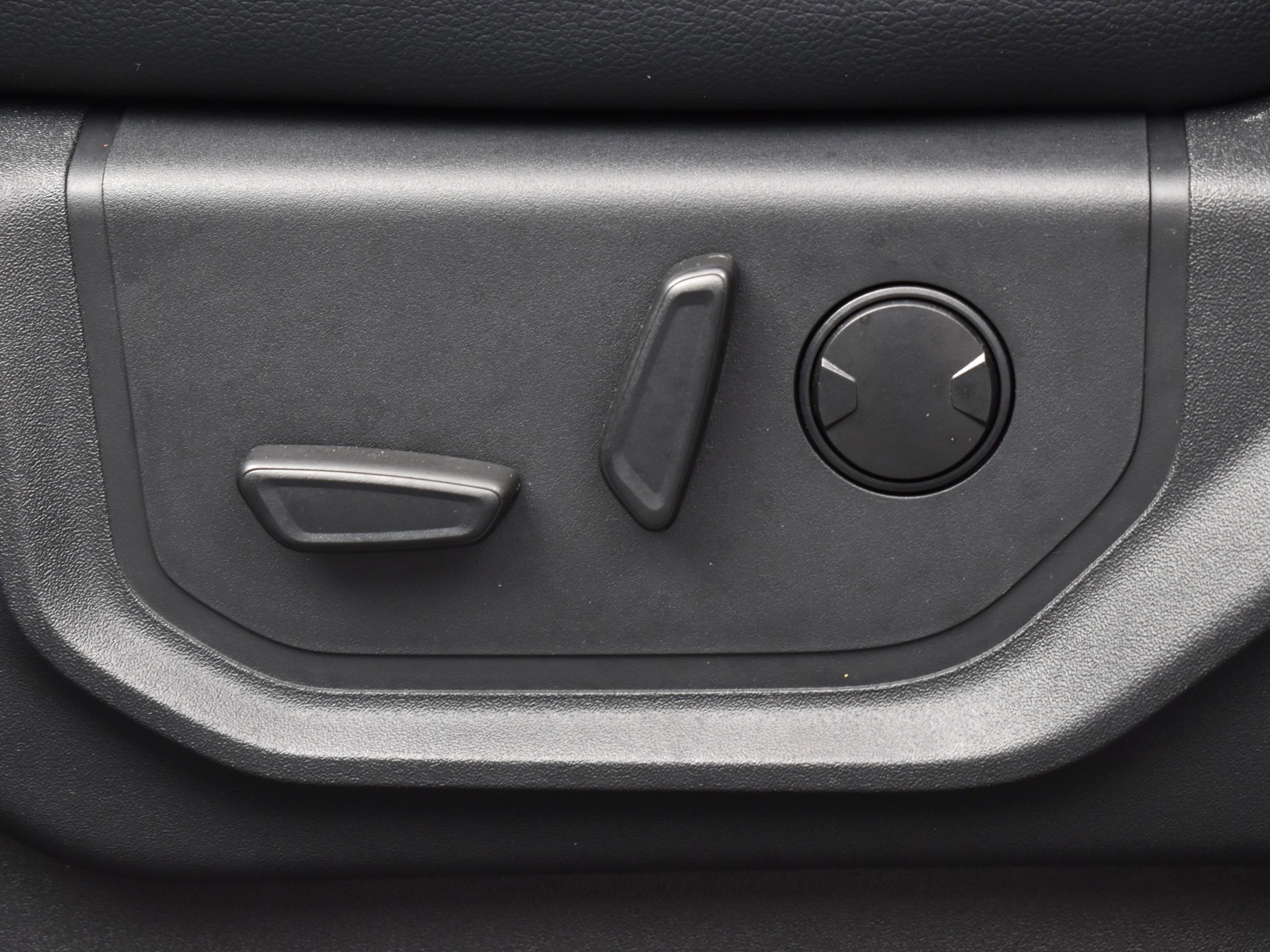 Used 2022 Ford F250 Lariat w/ Black Appearance Package image 9