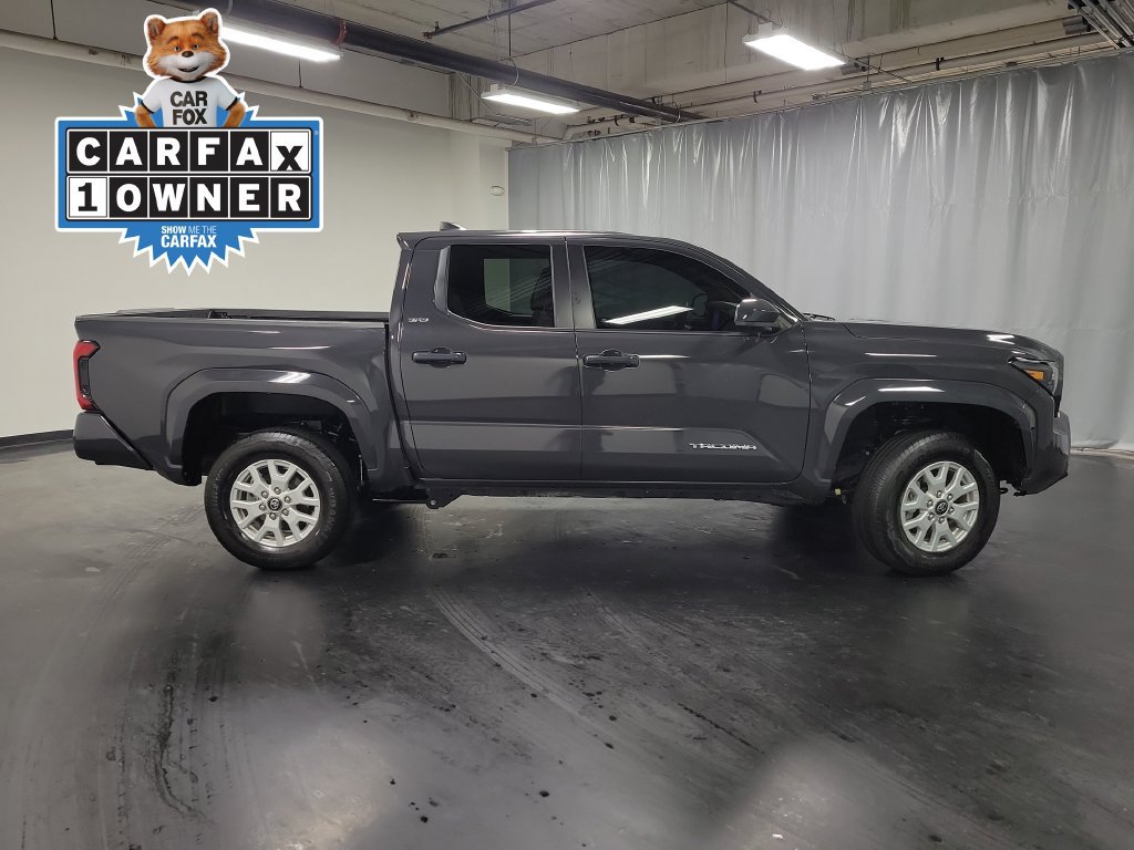 Used 2025 Toyota Tacoma SR5 AWD/4WD image 9