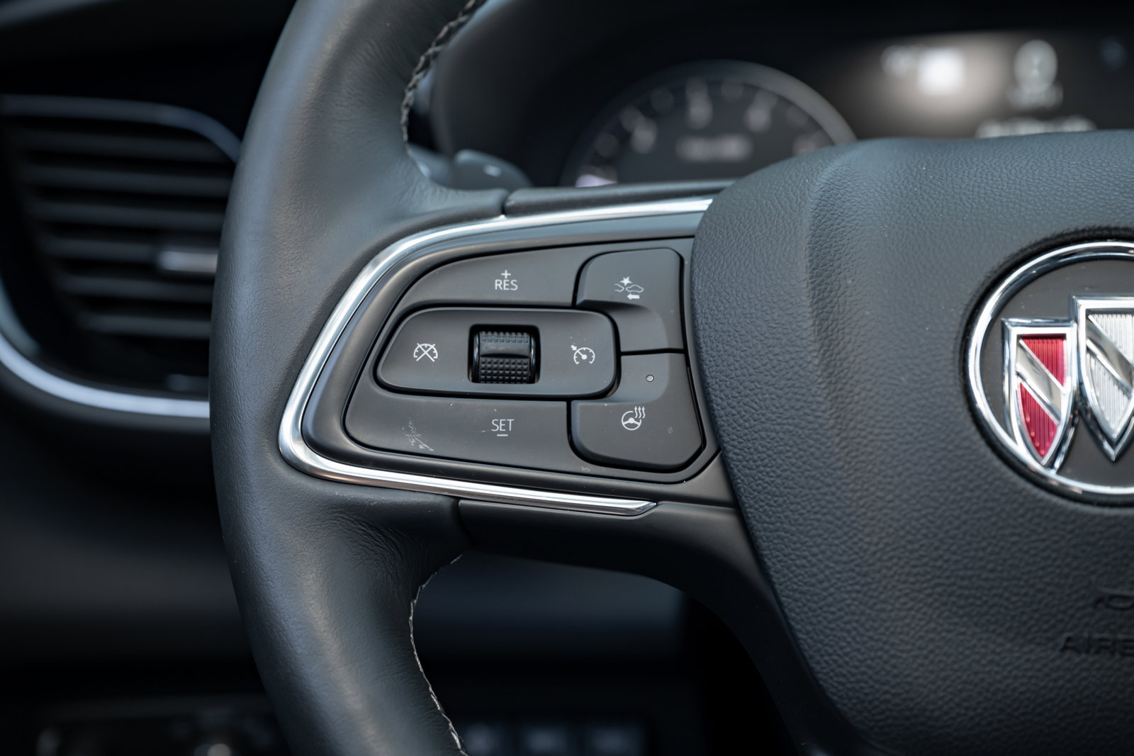 Used 2023 Buick Envision Avenir image 27