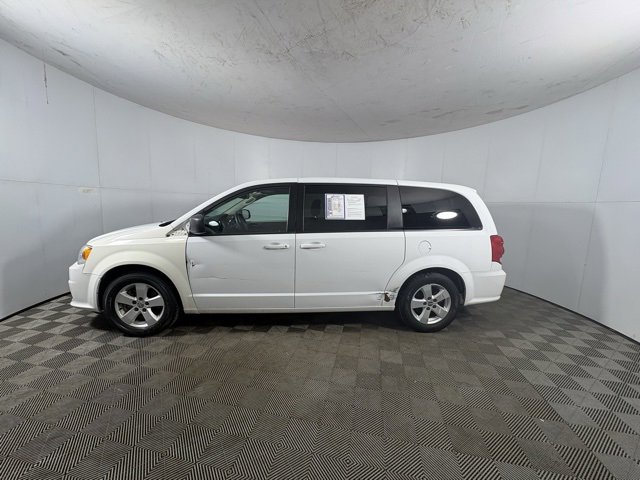 Used 2018 Dodge Grand Caravan SE image 3