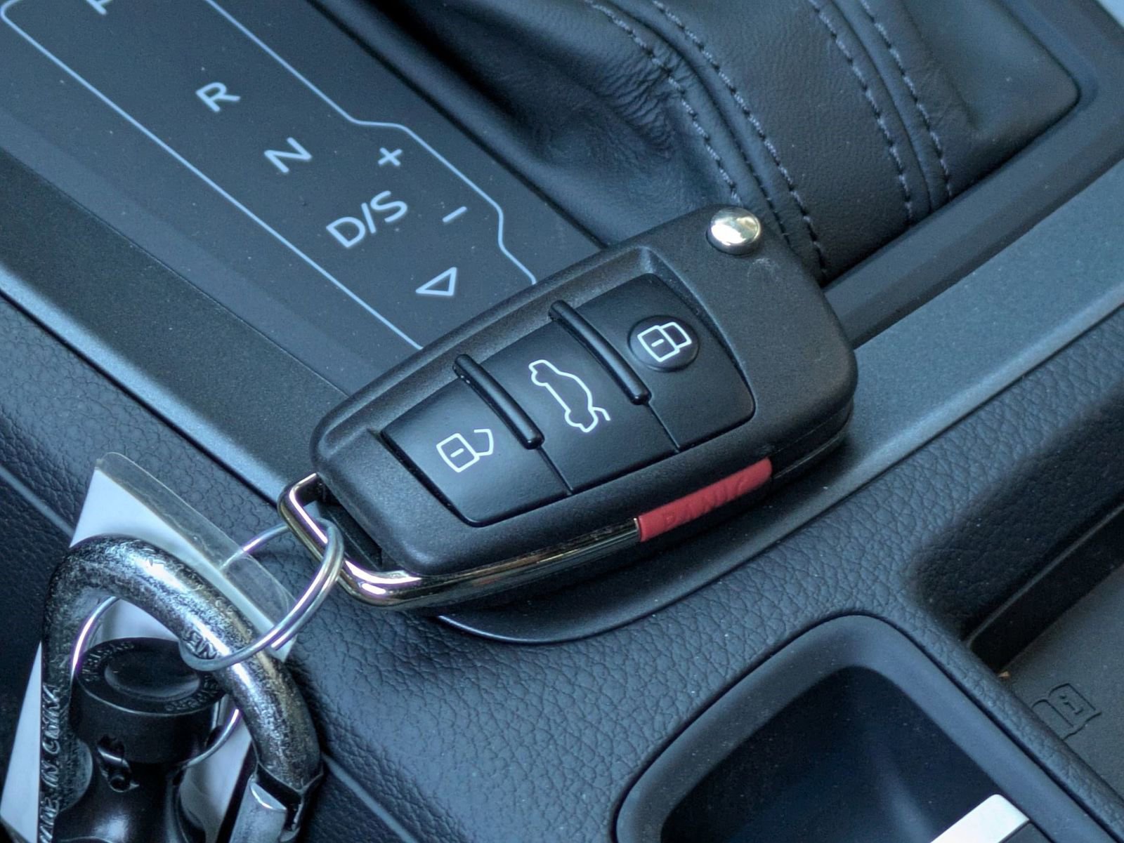 Used 2025 Audi Q3 2.0T Premium w/ Black Optic Sport Package image 31