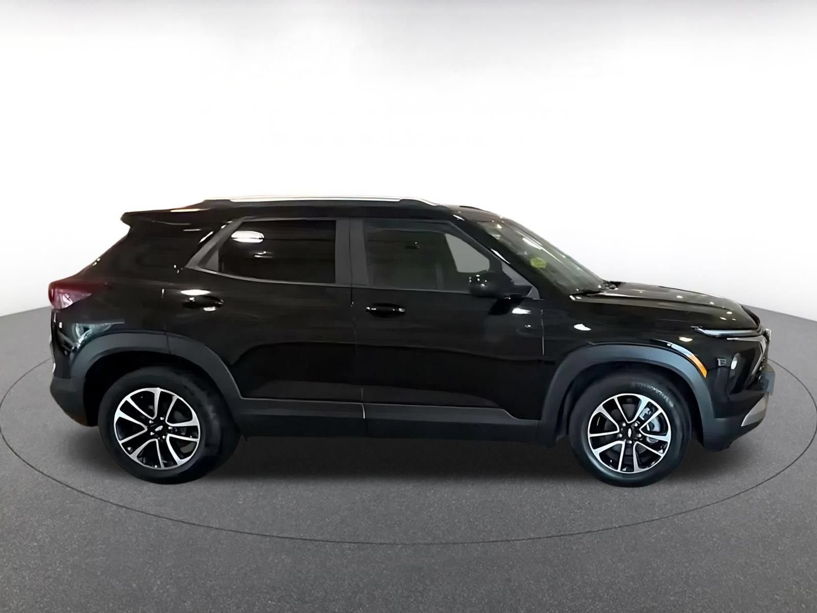 Used 2025 Chevrolet TrailBlazer LT FWD image 12