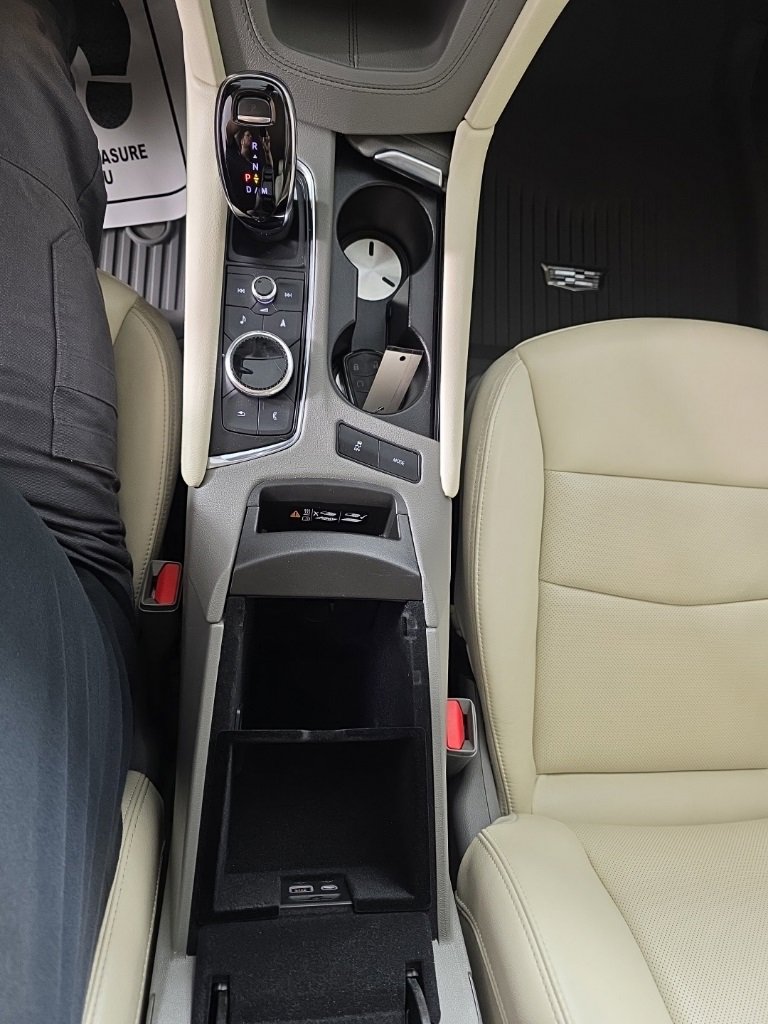 Used 2022 Cadillac XT6 Premium Luxury image 23