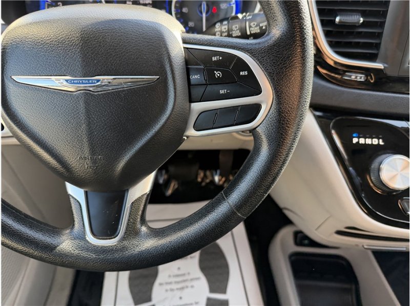 Used 2021 Chrysler Voyager Lxi image 37