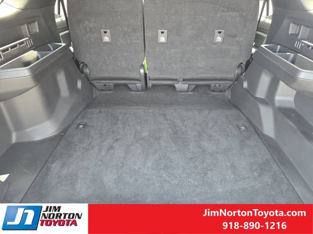Used 2025 Toyota 4Runner SR5 AWD/4WD image 32