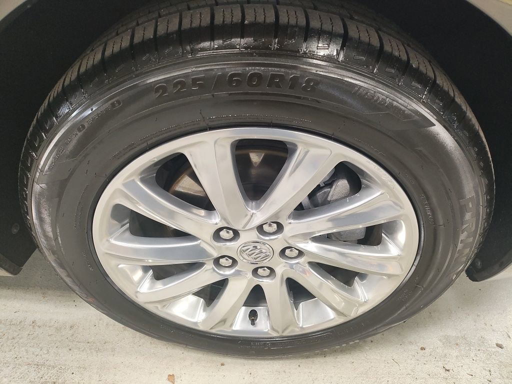 Used 2019 Buick Envision Essence image 4