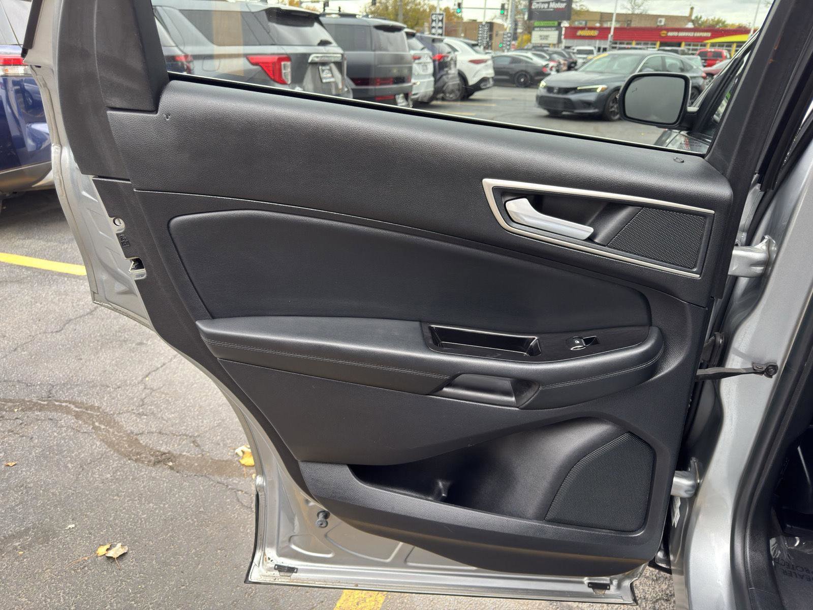 Used 2020 Ford Edge SEL image 32