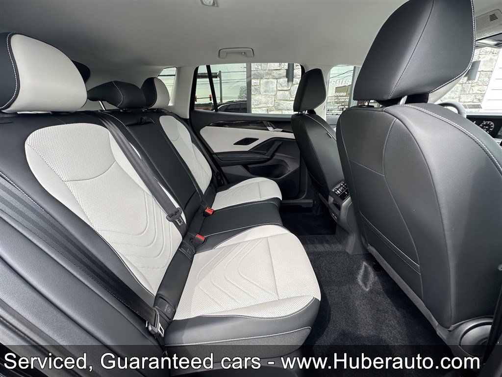 Used 2025 Volkswagen Tiguan SE AWD/4WD image 36