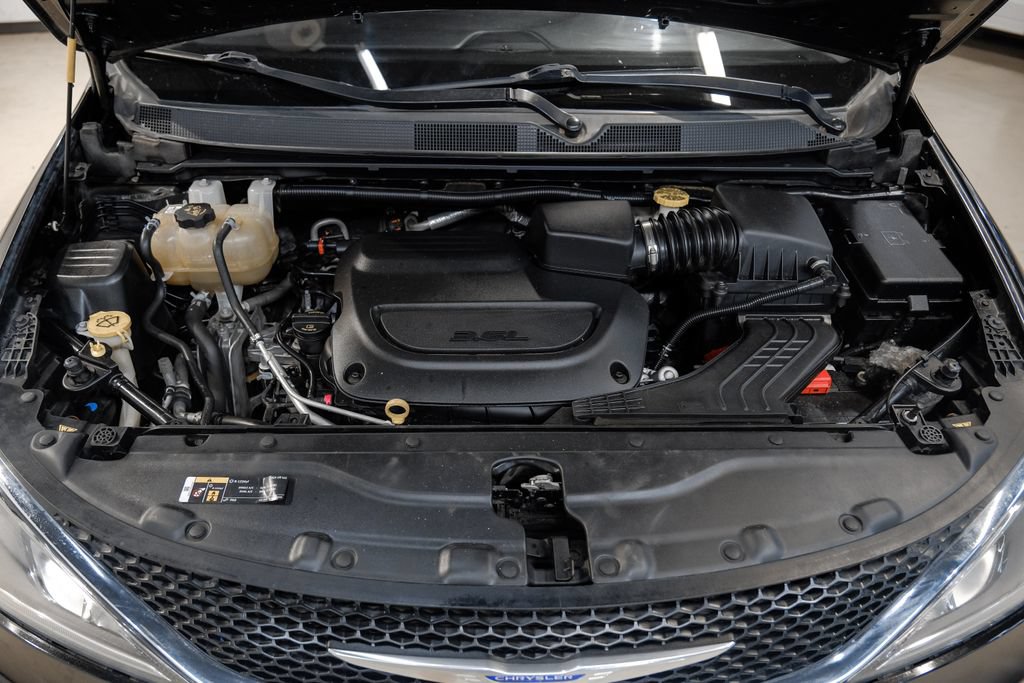 Used 2020 Chrysler Pacifica Limited FWD image 67