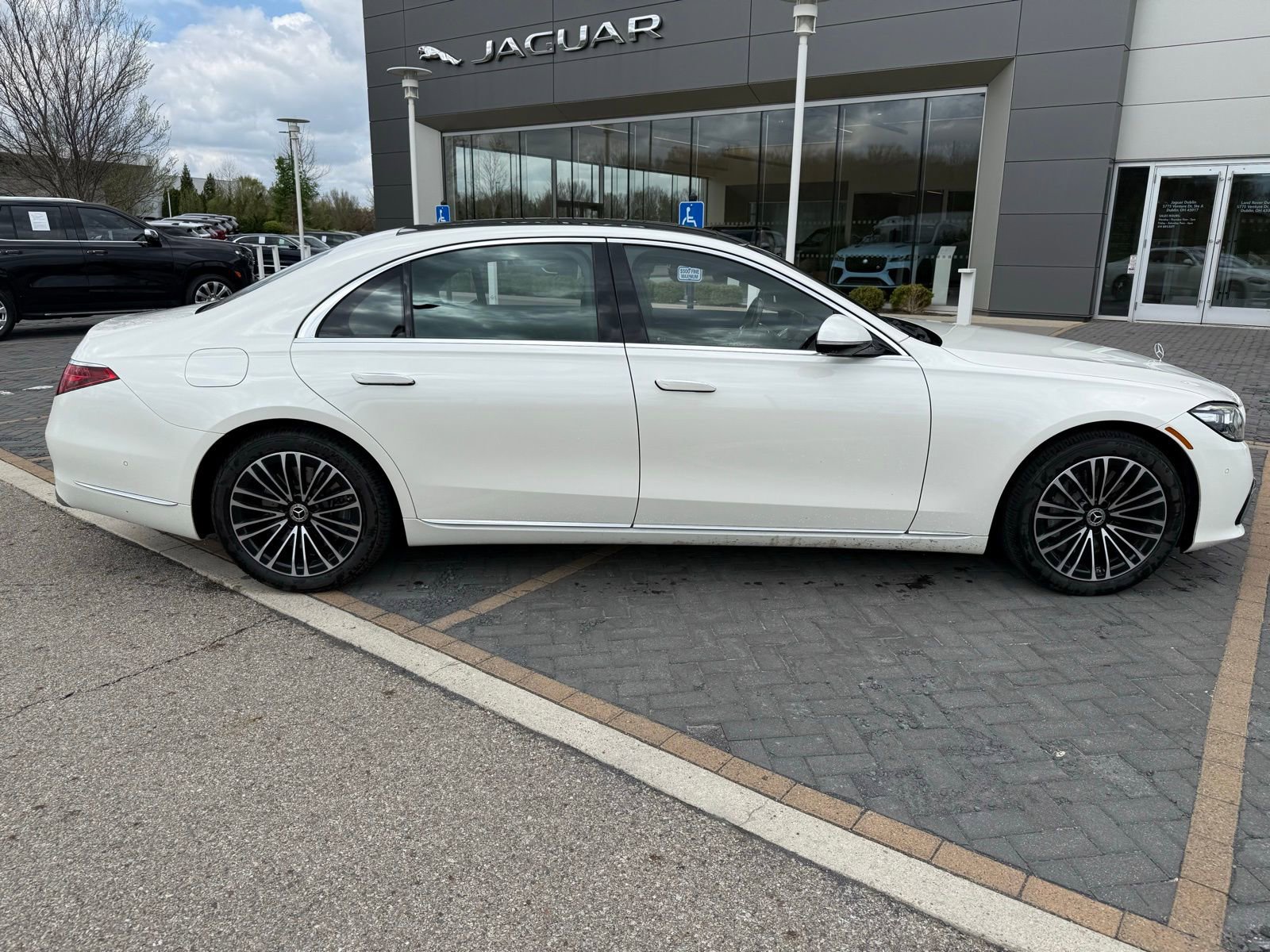 Used 2022 Mercedes-Benz S 580 4MATIC Sedan image 4