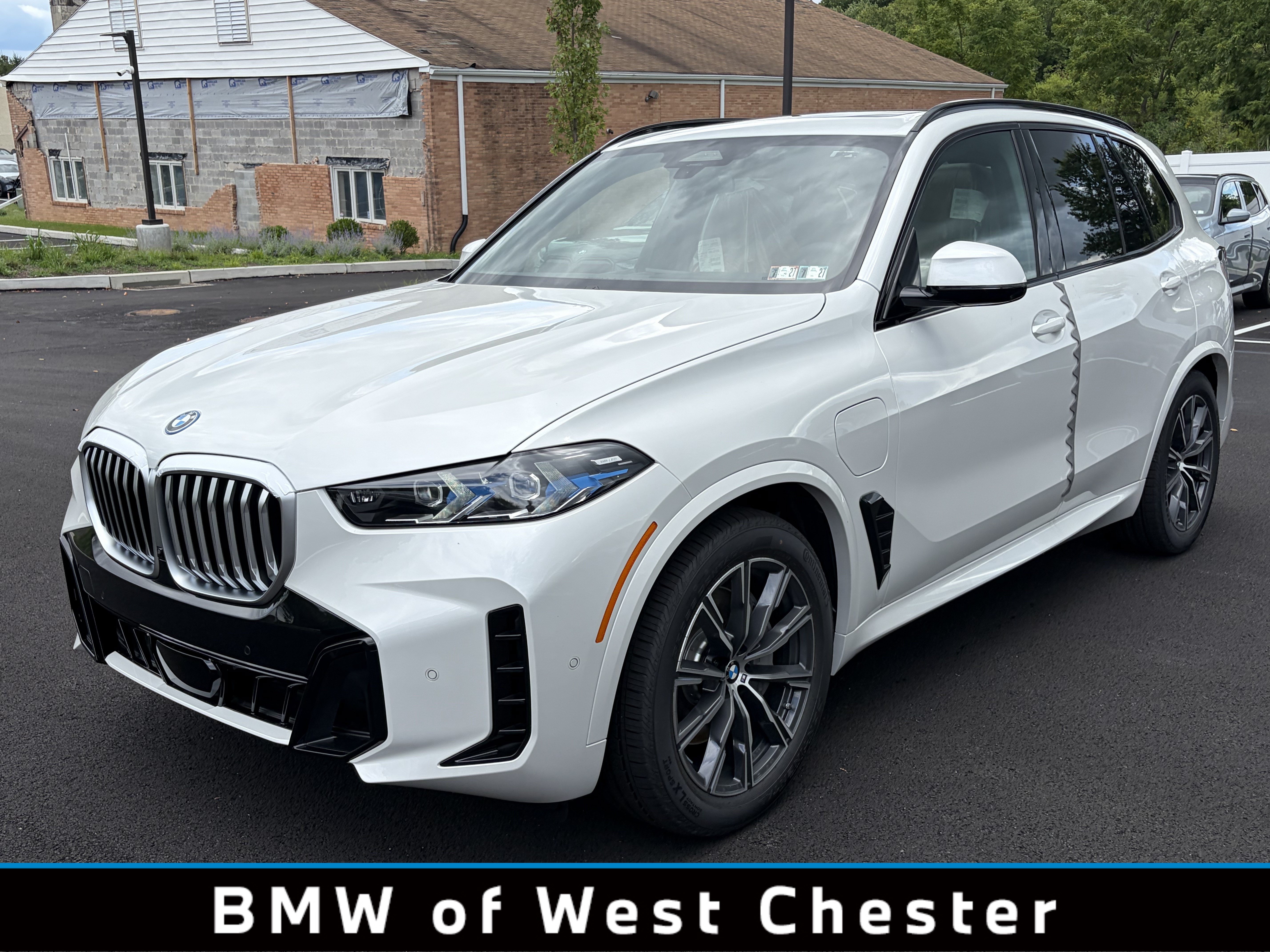New 2026 BMW X5 xDrive50e w/ M Sport Package AWD/4WD image 1