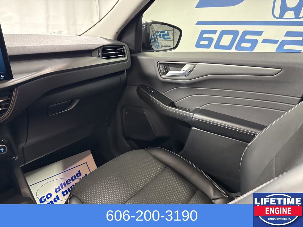 Used 2024 Ford Escape SE image 25