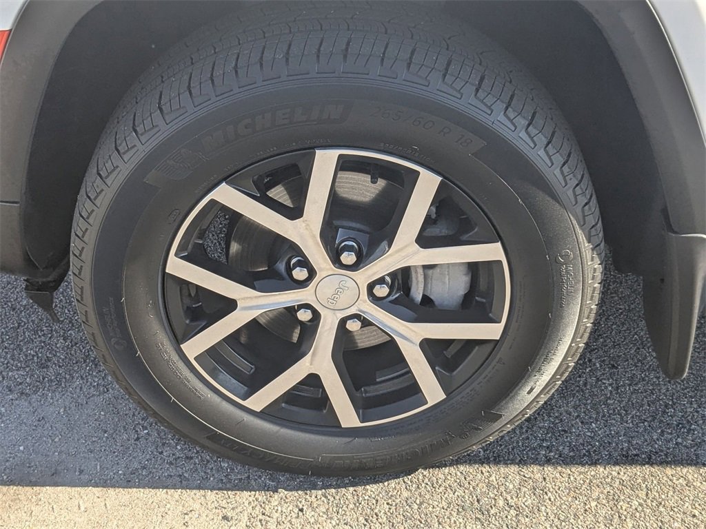 Used 2024 Jeep Grand Cherokee Limited w/ MOPAR Finishing Package image 9