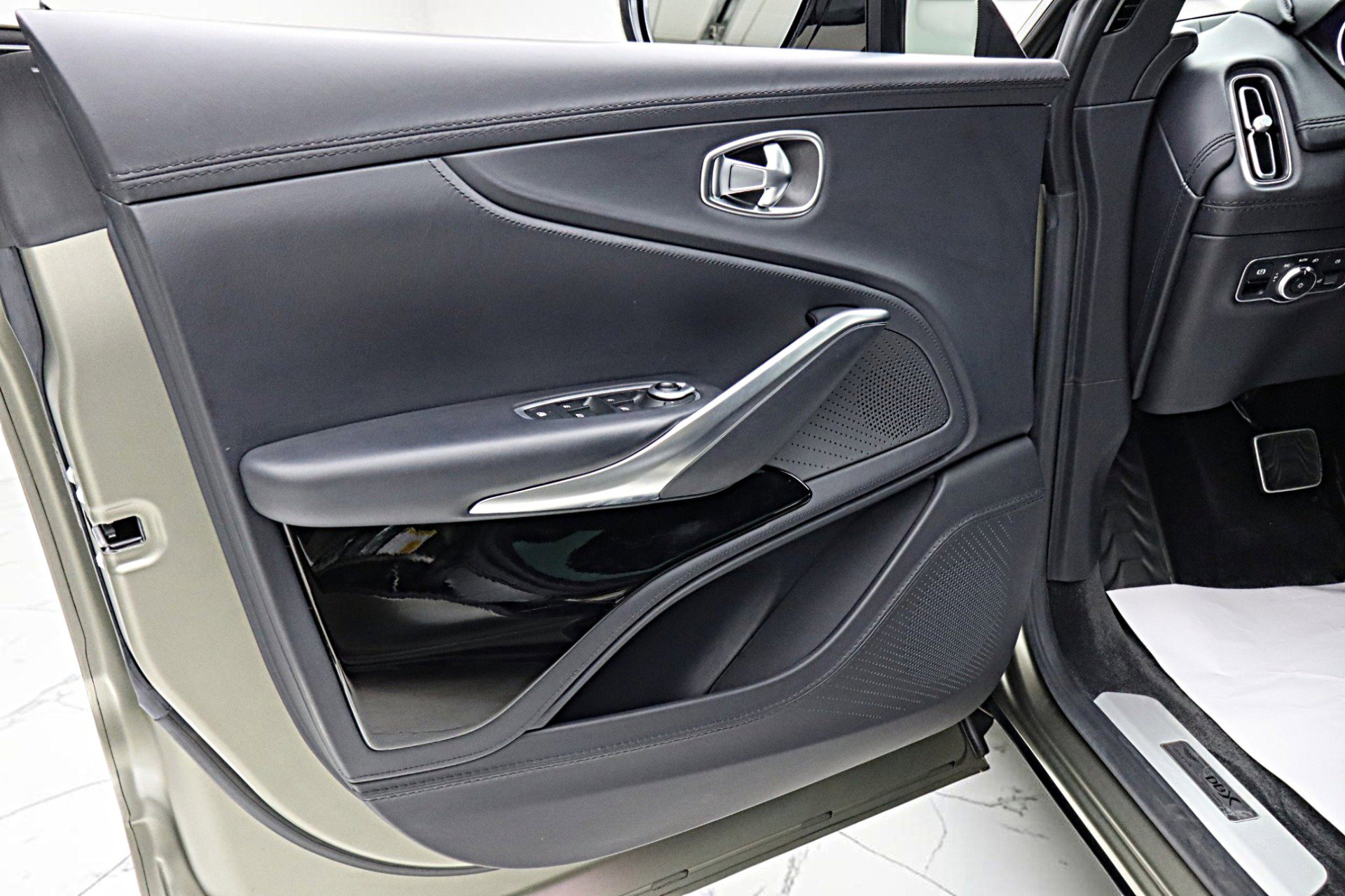 Used 2023 Aston Martin DBX 707 image 51