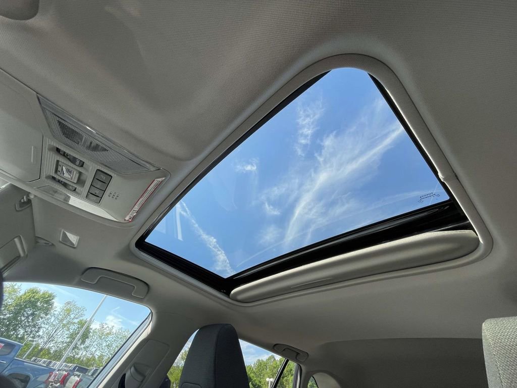 Used 2022 Toyota RAV4 XLE w/ Convenience Package image 25