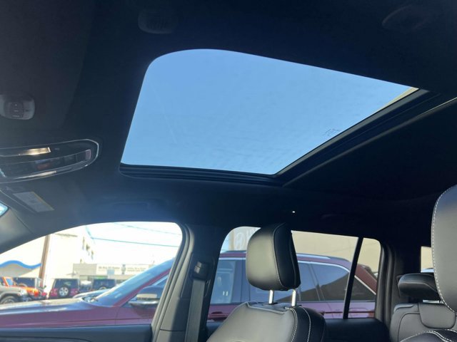 Used 2025 Jeep Grand Cherokee L Limited image 19