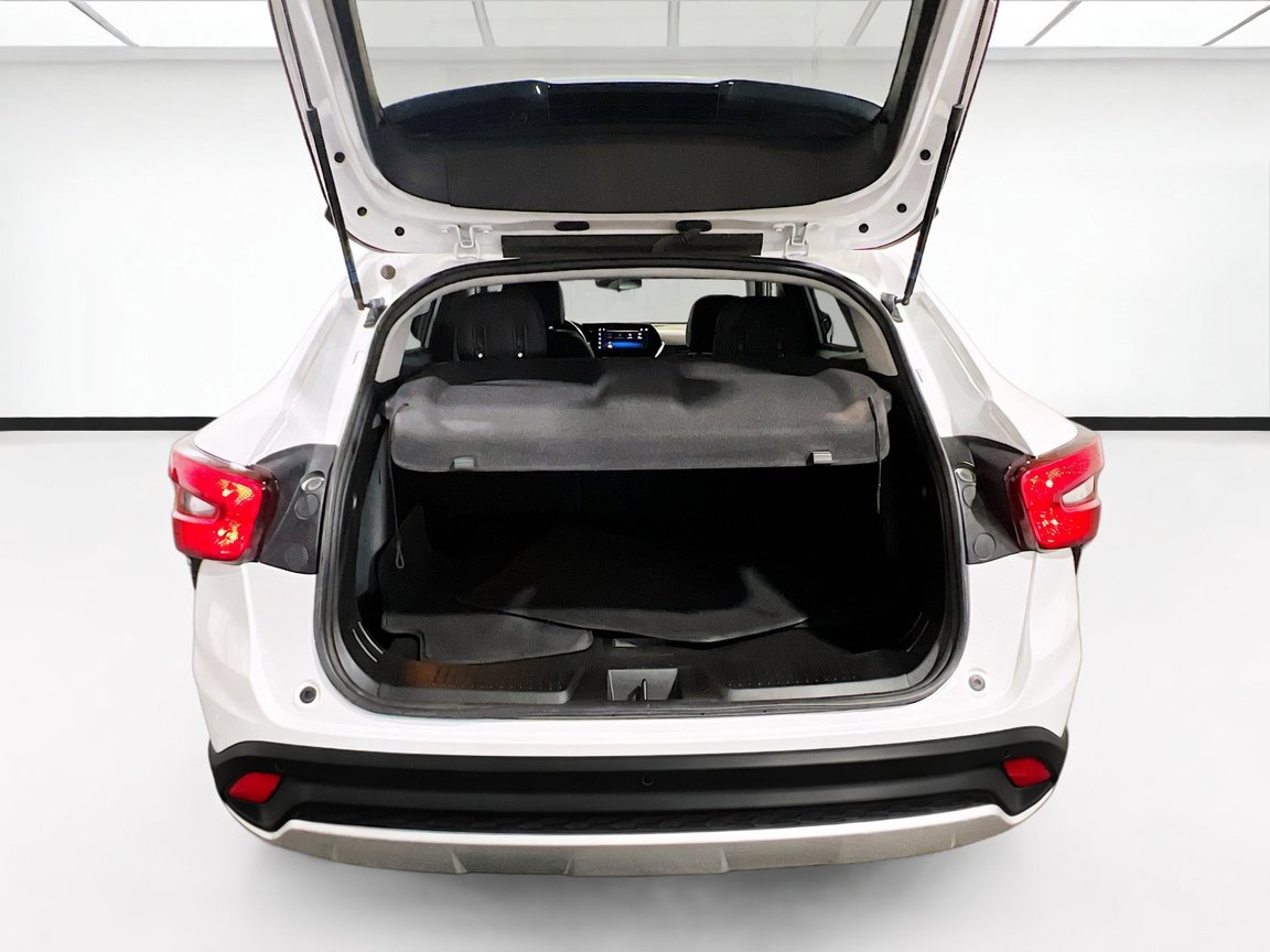 Used 2024 Chevrolet Trax LT w/ Driver Confidence Package FWD image 17