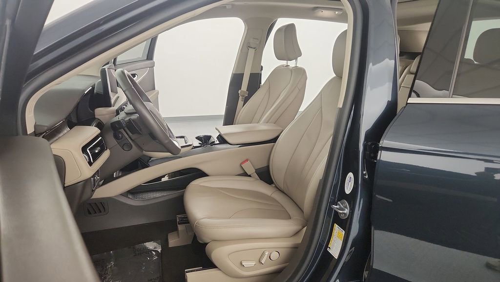 Used 2023 Lincoln Nautilus Reserve w/ Equipment Group 201A image 14