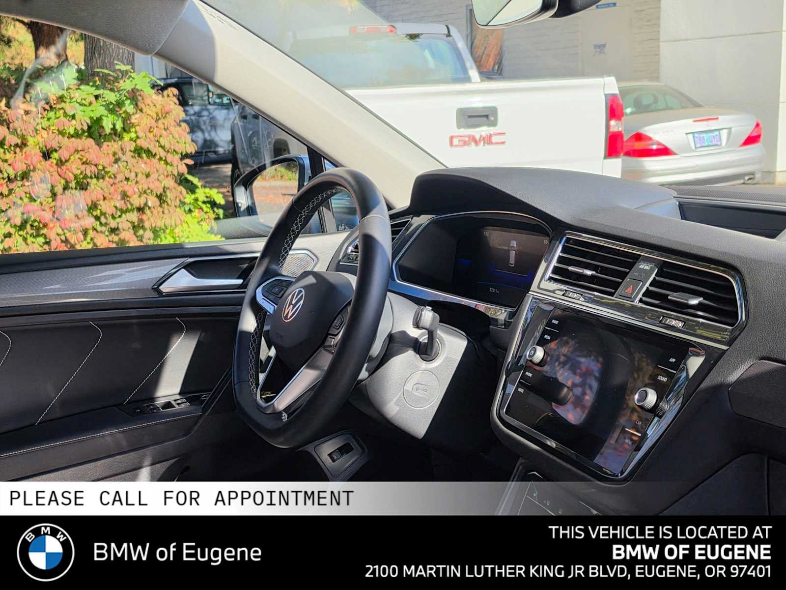 Used 2022 Volkswagen Tiguan SE AWD/4WD image 12