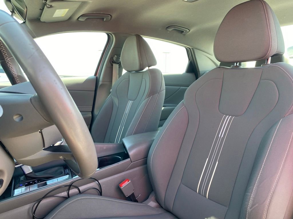 Used 2023 Hyundai Elantra SEL w/ Convenience Package image 15