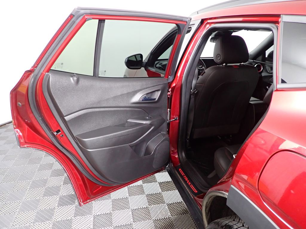 Used 2024 Chevrolet Trax RS FWD image 31