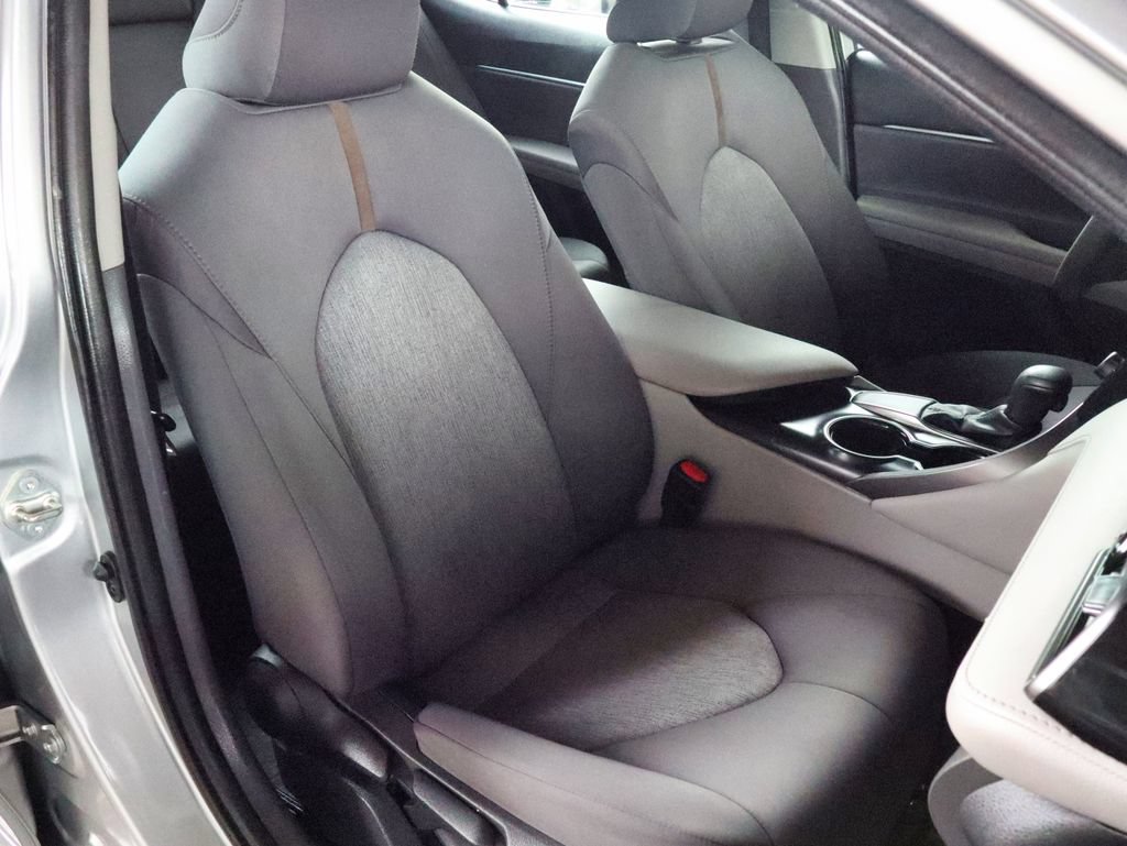 Used 2020 Toyota Camry LE FWD image 21