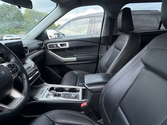 Used 2022 Ford Explorer XLT w/ Equipment Group 202A AWD/4WD image 7