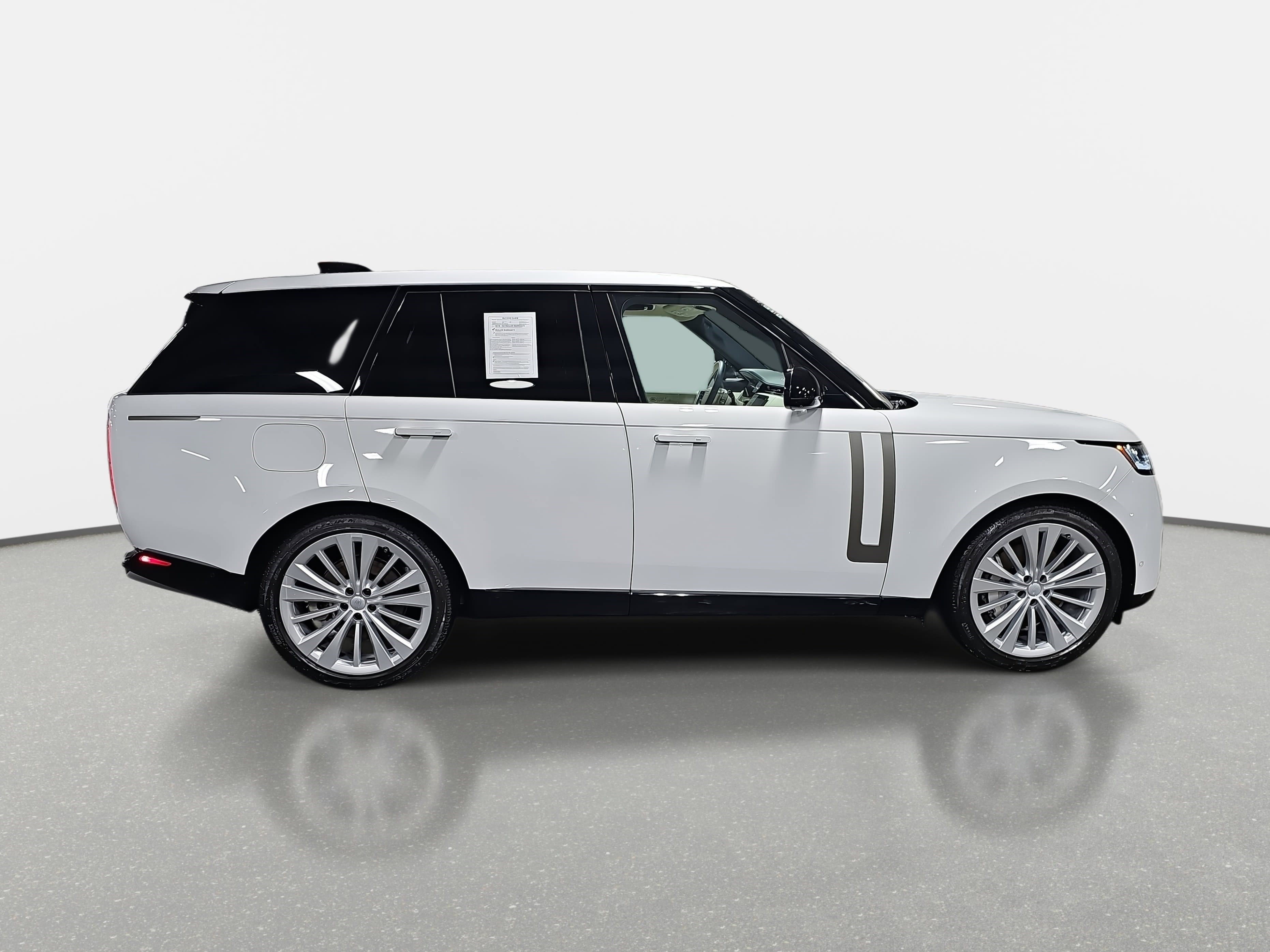 Used 2025 Land Rover Range Rover SE image 4