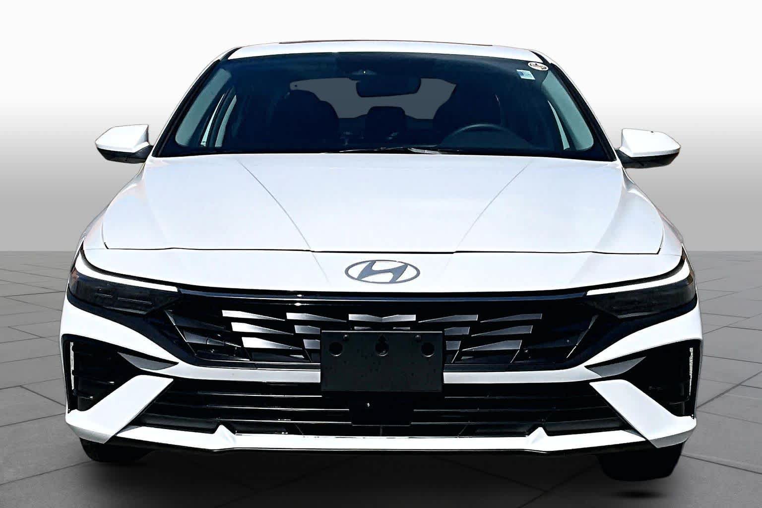 Used 2025 Hyundai Elantra SEL FWD image 4