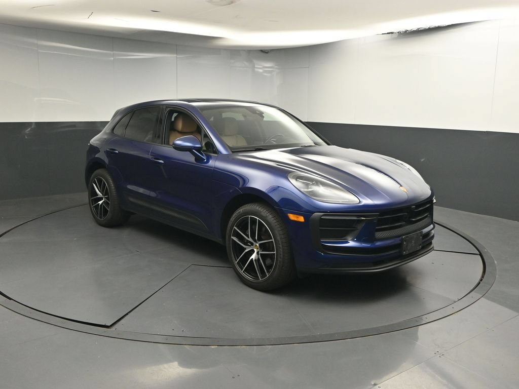 Certified 2023 Porsche Macan AWD/4WD image 28