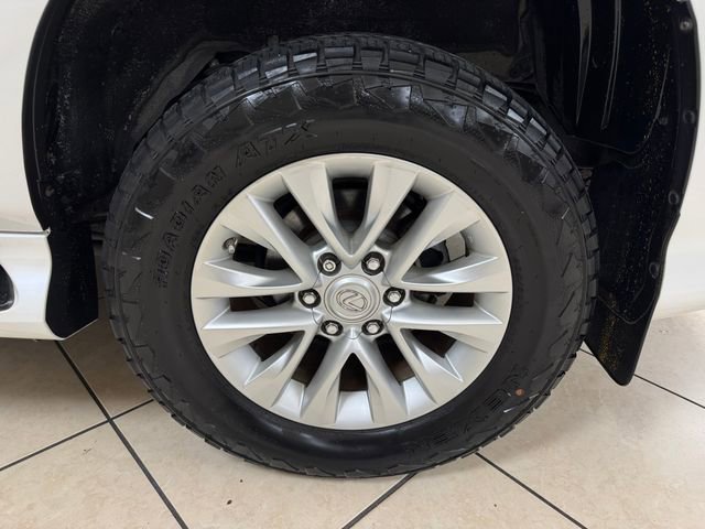 Used 2017 Lexus GX 460 Premium w/ Premium Package image 25