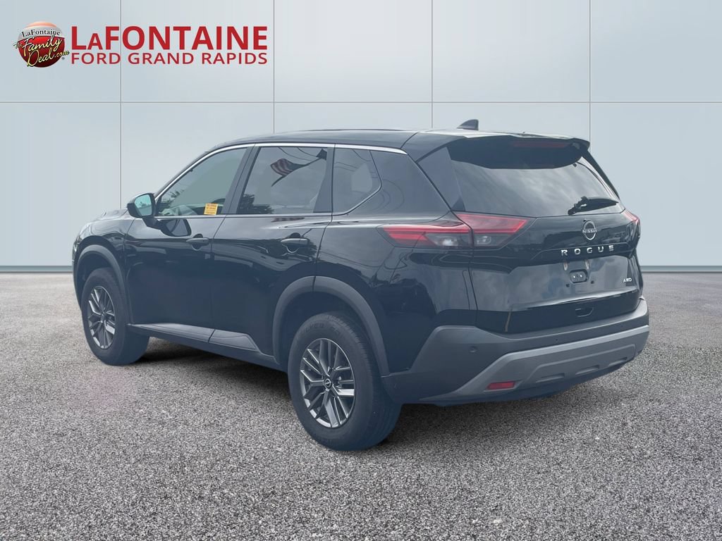 Used 2023 Nissan Rogue S AWD/4WD image 5