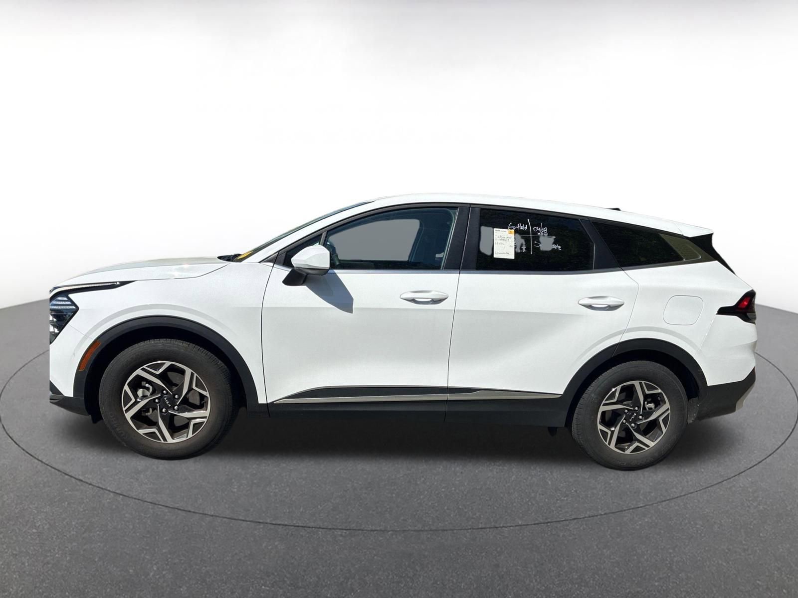 Used 2025 Kia Sportage LX image 4