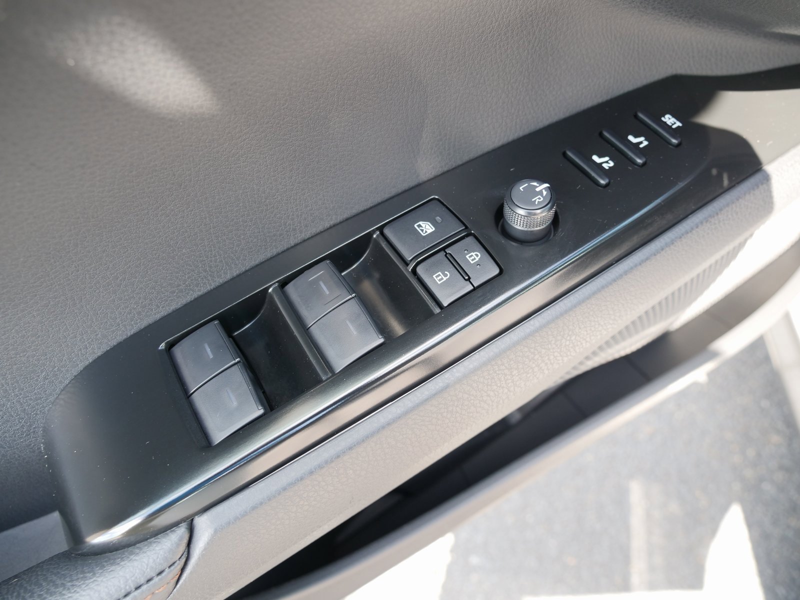 Used 2025 Toyota Camry XLE image 18