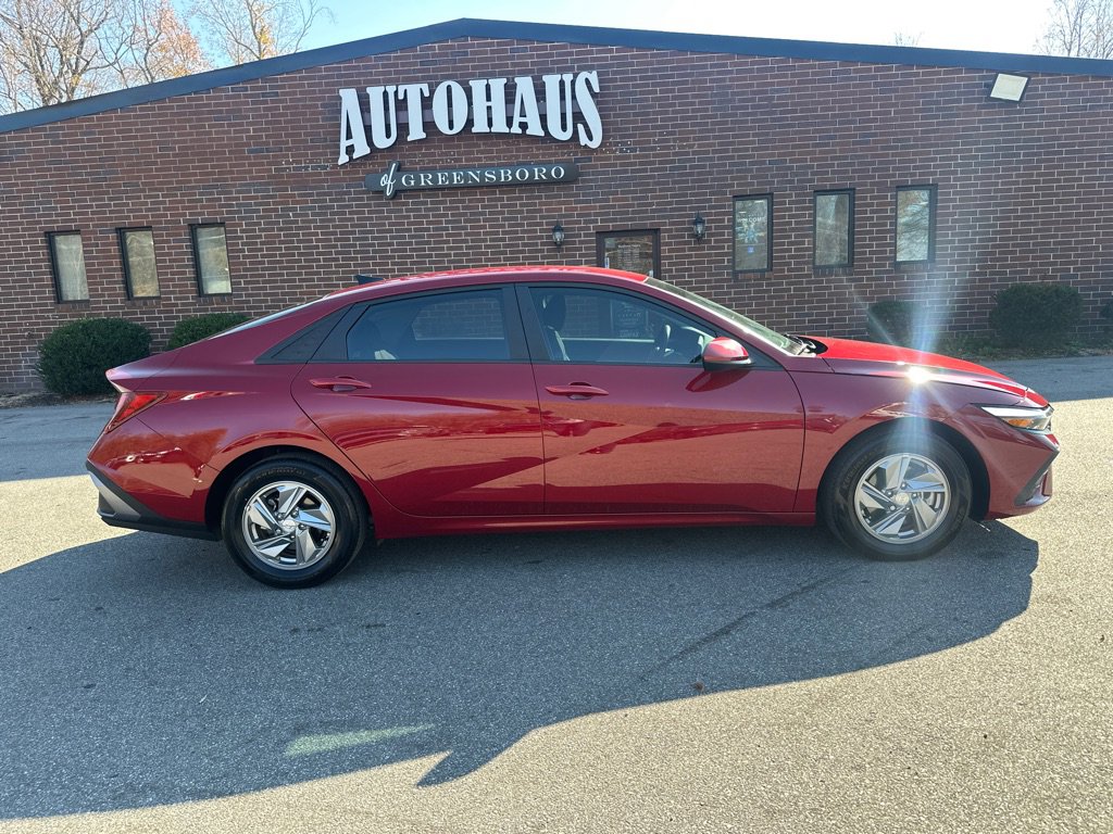 Used 2024 Hyundai Elantra SE image 7