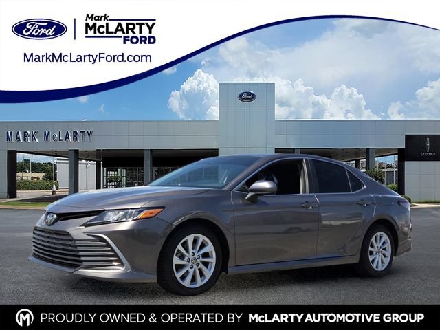 Used 2022 Toyota Camry LE FWD image 1