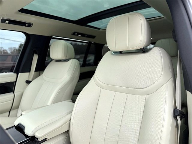 Used 2025 Land Rover Range Rover Long Wheelbase SE image 24