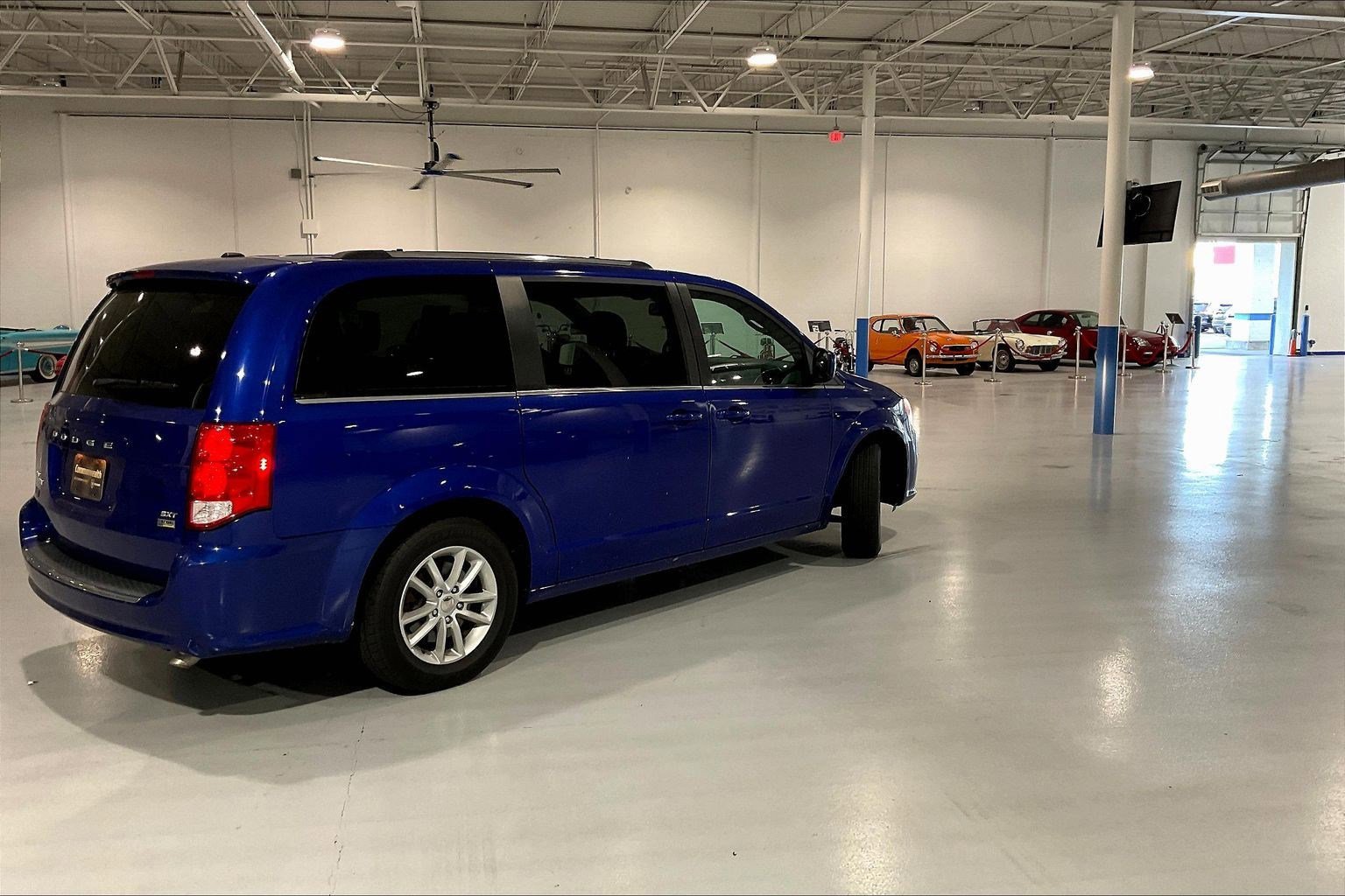 Used 2019 Dodge Grand Caravan SXT FWD image 4