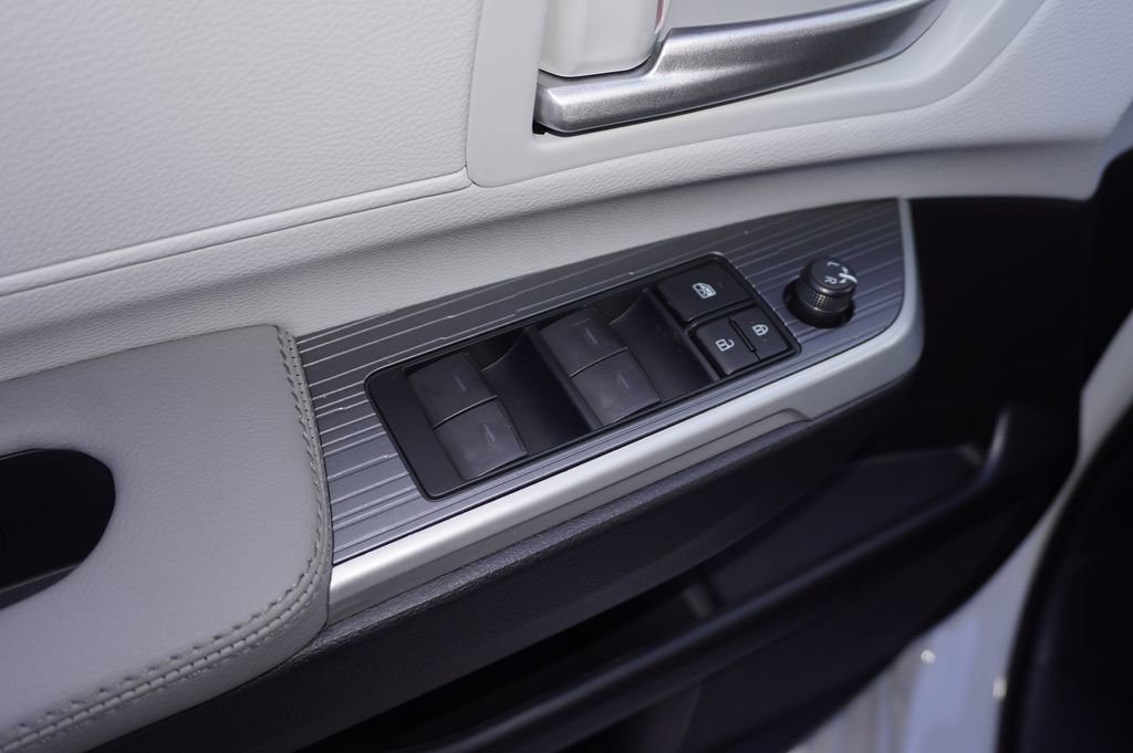 New 2026 Toyota Sienna XLE image 14