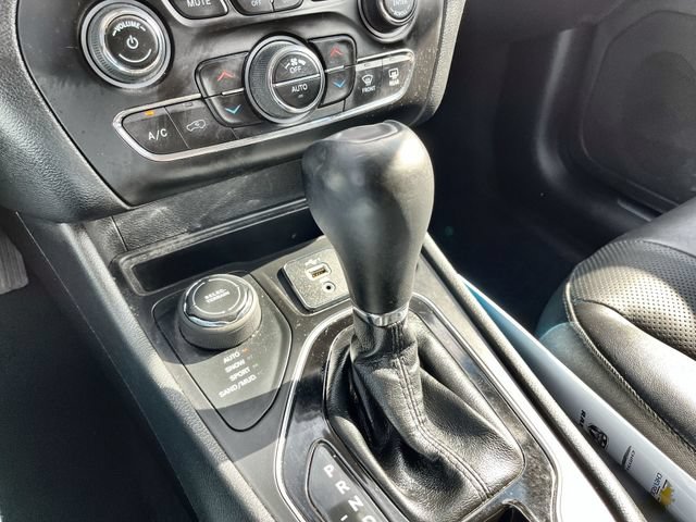 Used 2019 Jeep Cherokee Limited AWD/4WD image 23
