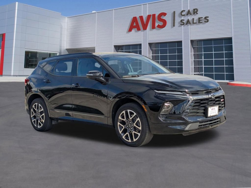 Used 2025 Chevrolet Blazer RS image 3
