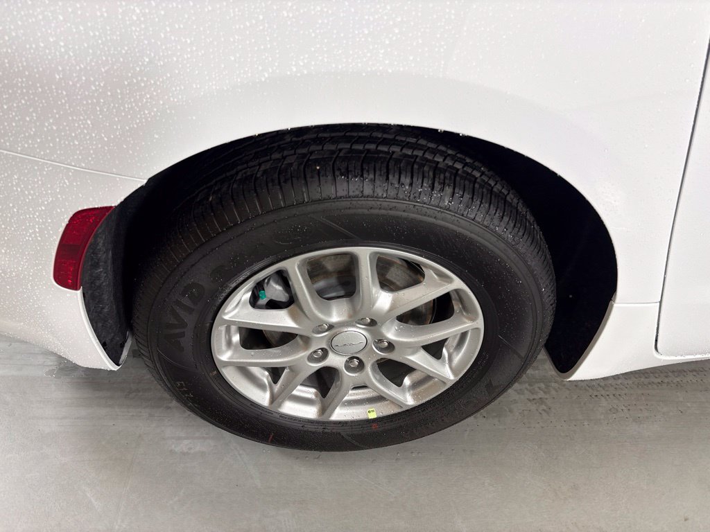 New 2027 Chrysler Pacifica LX FWD image 10