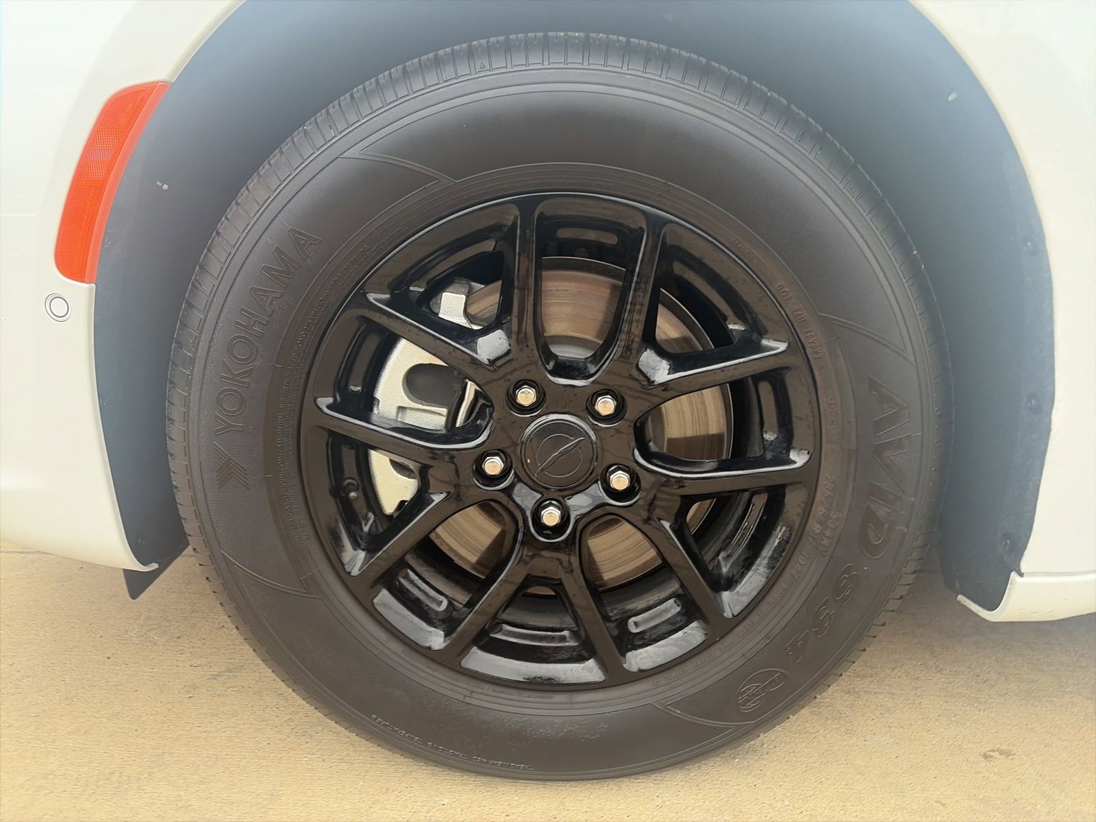 Used 2025 Chrysler Pacifica Select FWD image 9