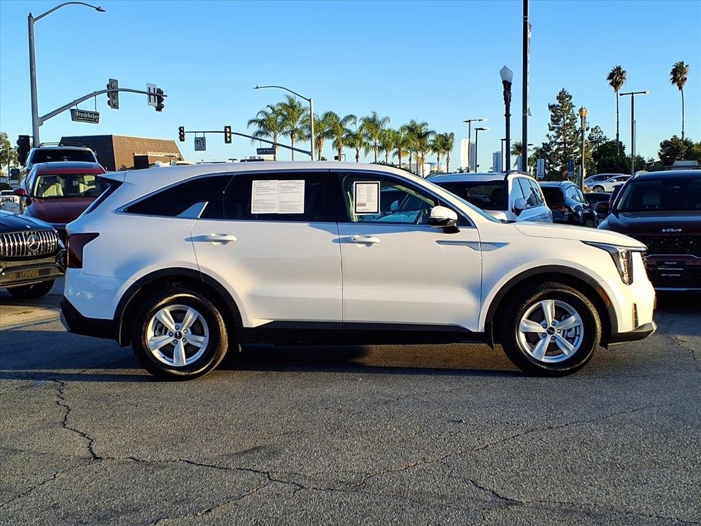 Certified 2025 Kia Sorento LX image 6