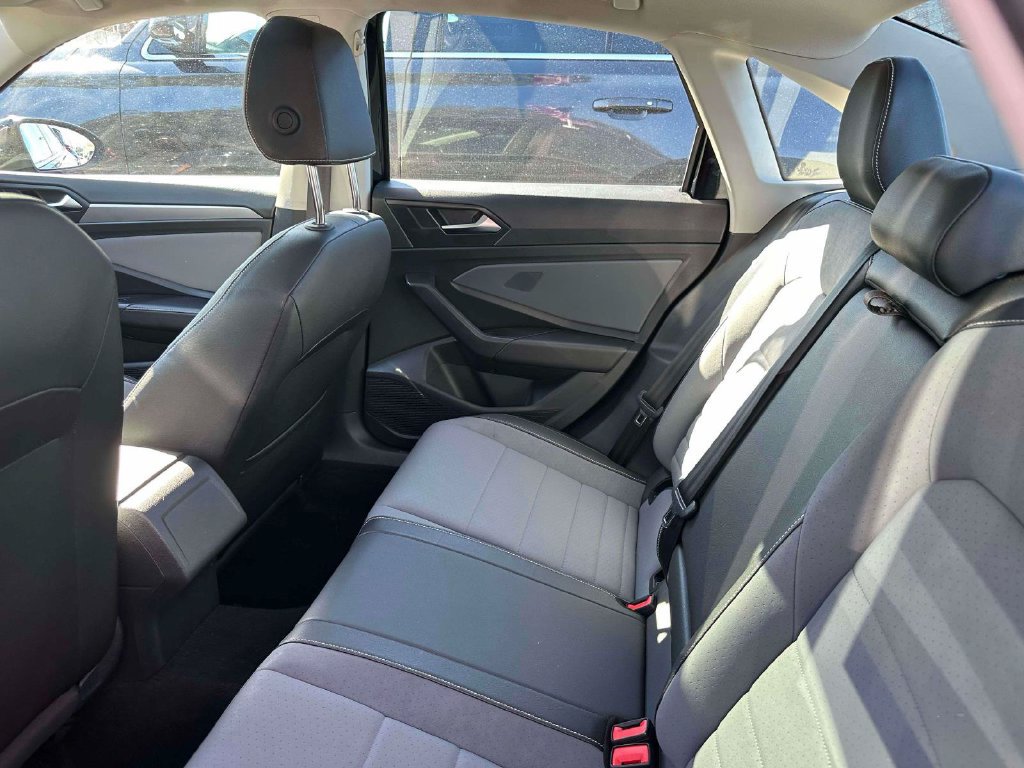 Used 2025 Volkswagen Jetta SE FWD image 10