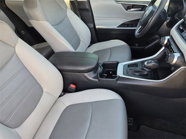 Used 2023 Toyota RAV4 XLE Premium image 11